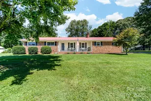 2671 Surrey Dr, Lincolnton, NC 28092 - Photo 1