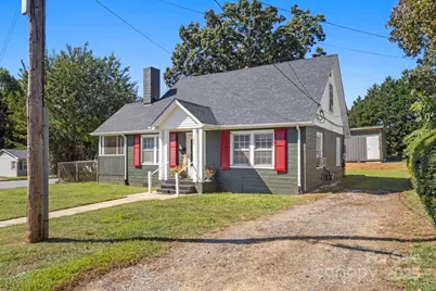 320 S Oakwood Drive, Statesville, NC 28677 - Photo 1