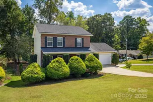 445 30th Ave NW, Hickory, NC 28601 - Photo 1