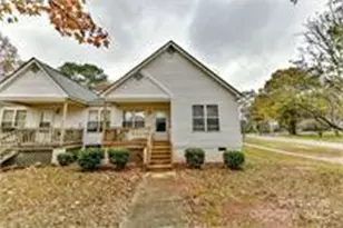 307 Hoskins Mill Ln, Charlotte, NC 28208 - Photo 1