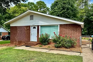 803 E John Street NW, Matthews, NC 28105 - Photo 1