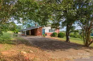 1724 31st St NE, Hickory, NC 28601 - Photo 1