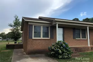 1101 Peachtree St, Lincolnton, NC 28092 - Photo 1