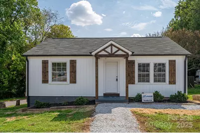 826 E Alexander Street, Lincolnton, NC 28092 - Photo 1