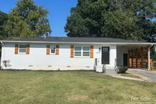 4333 Oak Forest Dr, Charlotte, NC 28215 - Photo 1