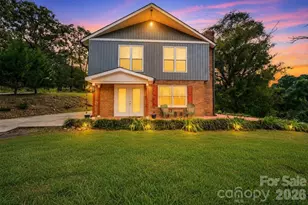 801 N Grove St, Lincolnton, NC 28092 - Photo 1