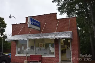 105 S School St, Mount Gilead, NC 27306 - Photo 1