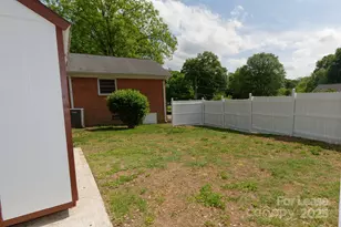 416 W Pine St, Lincolnton, NC 28092 - Photo 32