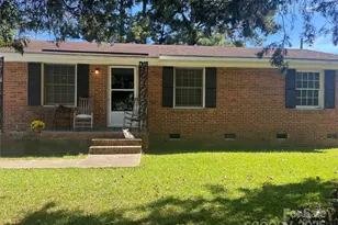 512 Produce Market Rd, Laurinburg, NC 28352 - Photo 1