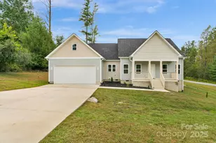 142 Crystal Heights Dr, Hendersonville, NC 28739 - Photo 1