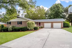 135 Greenview Dr, Kannapolis, NC 28081 - Photo 1