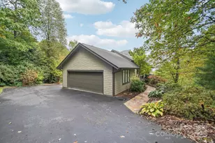 107 Woodglen Ct, Flat Rock, NC 28731 - Photo 1