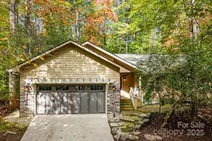 703 Kanasgowa Dr, Brevard, NC 28712 - Photo 1