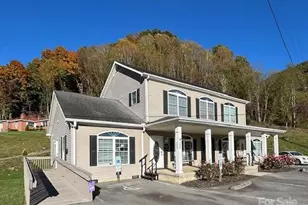 2562 Dellwood Rd, Waynesville, NC 28785 - Photo 1