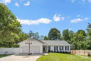 14 Primrose Ln, Asheville, NC 28805 - Photo 1