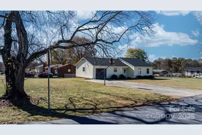 3520 20th Avenue NE, Hickory, NC 28601 - Photo 1