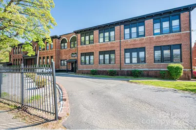426 2nd Avenue SE, Hickory, NC 28601 - Photo 1