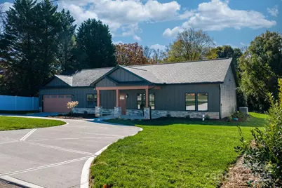 121 31st Avenue NW, Hickory, NC 28601 - Photo 1