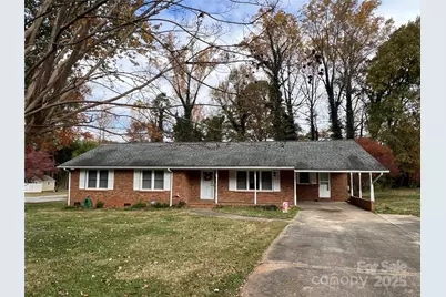924 Rollingwood Drive, Mount Holly, NC 28120 - Photo 1