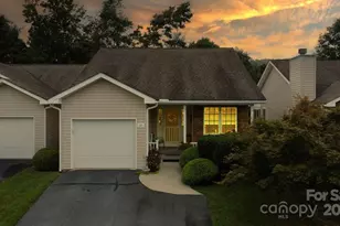 22 S Woodridge View Ct, Hendersonville, NC 28791 - Photo 1