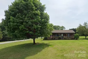 106 Belleview Dr NE, Conover, NC 28613 - Photo 1