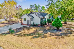 7605 Bramblewood Dr, Charlotte, NC 28217 - Photo 1