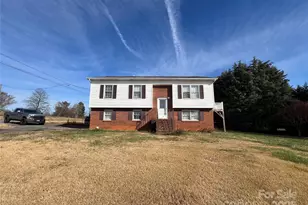 1182 Village Cir, Hickory, NC 28602 - Photo 1