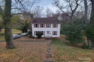 6801 Somersworth Dr, Charlotte, NC 28215 - Photo 1