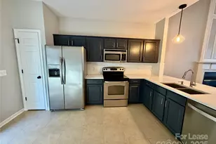 10208 Roundleaf Dr, Charlotte, NC 28213 - Photo 1