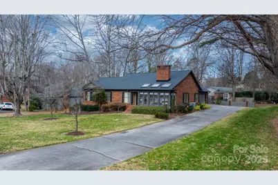 489 17th Avenue NE, Hickory, NC 28601 - Photo 1