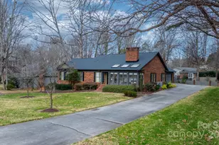 489 17th Ave NE, Hickory, NC 28601 - Photo 1