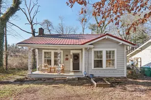 136 Half Cir Ln, Hendersonville, NC 28791 - Photo 1