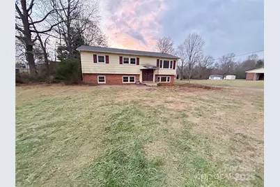 2330 40th Avenue Court NE, Hickory, NC 28601 - Photo 1