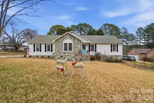 109 Spencer Woods Dr, Dallas, NC 28034 - Photo 1