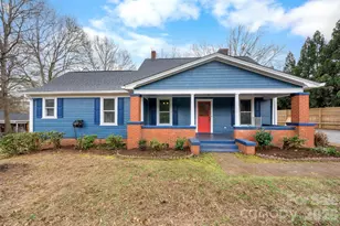 925 12th Ave NW, Hickory, NC 28601 - Photo 1