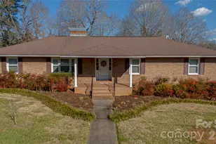 207 Woodlawn Dr, Morganton, NC 28655 - Photo 1