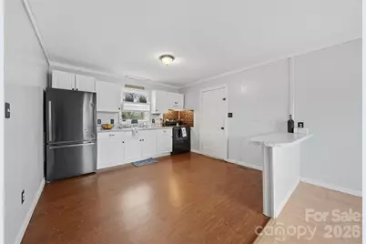 1107 N Davis Avenue, Newton, NC 28658 - Photo 1