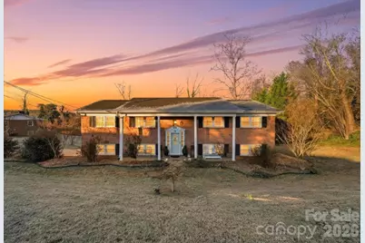 6719 Lakeview Terrace, Hickory, NC 28601 - Photo 1