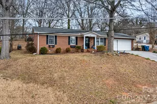 836 7th Ave SW, Hickory, NC 28602 - Photo 1