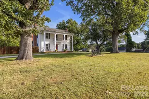 462 Mock Mill Rd, Statesville, NC 28677 - Photo 1