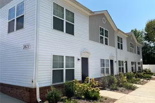 2021 Oakdale Rd, Charlotte, NC 28216 - Photo 1