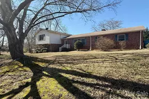 607 Edgewater Dr, Gaffney, SC 29340 - Photo 1