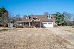2617 Surrey Dr, Lincolnton, NC 28092 - Photo 1
