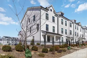 4202 Alexander Vw Dr, Charlotte, NC 28226 - Photo 1