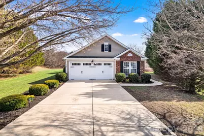112 N Woodcliff Lane, Mount Holly, NC 28120 - Photo 1