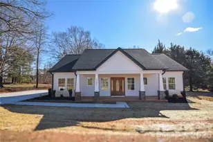 2362 21st Ave NE, Hickory, NC 28601 - Photo 1
