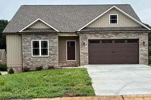 4952 Southview Dr, Hickory, NC 28602 - Photo 1