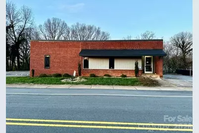 706 Main Avenue NW, Hickory, NC 28601 - Photo 1