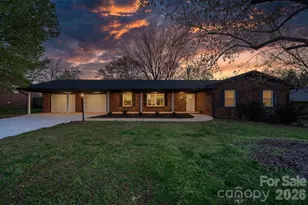 715 Sunridge Dr, Lincolnton, NC 28092 - Photo 1