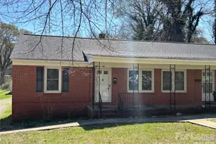 324 E Rhodes St, Lincolnton, NC 28092 - Photo 1